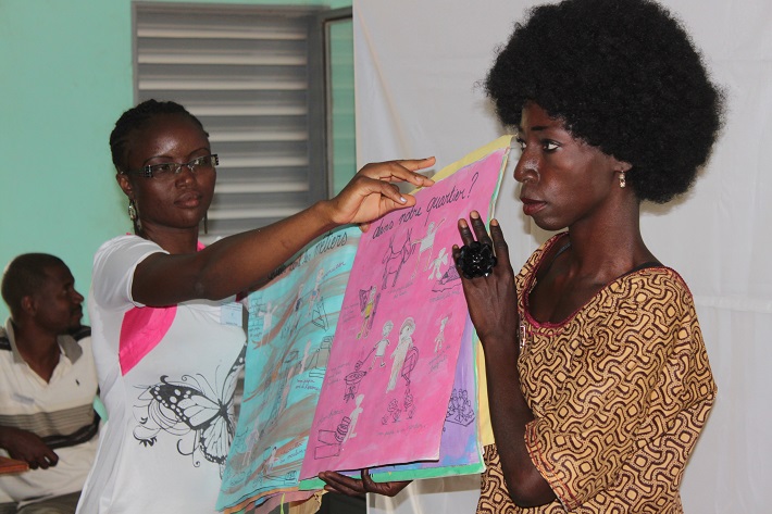 Valoriser les dessins des enfants en fabriquant un livre (Burkina-Faso)