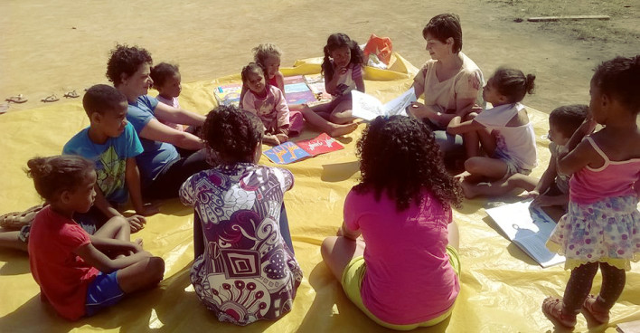 “Rencontres autour du Bien” avec des auteurs de livres pour enfants. Caxambú, Petrópolis, Brésil