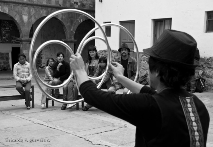 Photographie Ricardo V. Guevara. Exposition “Huit photographes contre la pauvreté”. Cuzco, Pérou