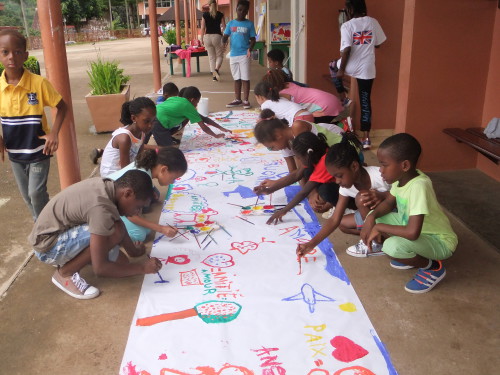 Le 15 octobre, célébration du Refus de la Misère à l'école primaire Fustel et réalisent une fresque