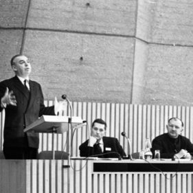 Il nous a aidés à être des hommes et des femmes qui cherchent