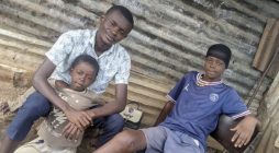 Portrait de Bonheur : un enfant Tapori rempli de rêves, de courage et de détermination